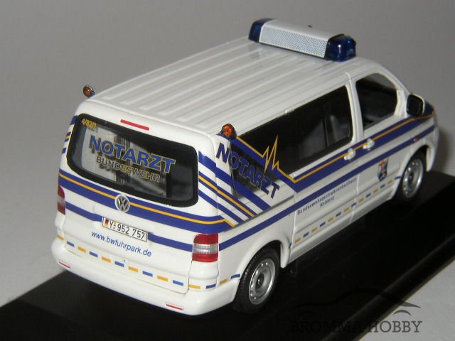 VW T5 Multivan (2002) - Ambulance - Click Image to Close