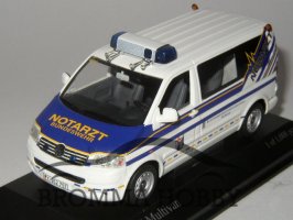 VW T5 Multivan (2002) - Ambulance