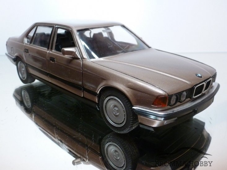 BMW 750 iL (1987) - Click Image to Close