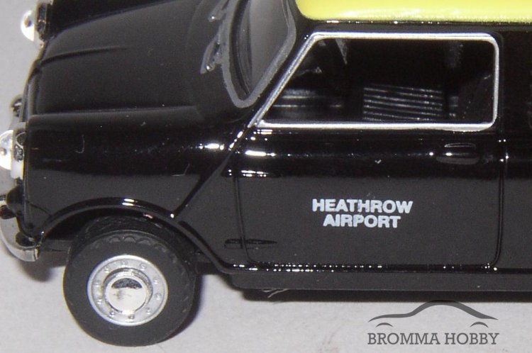 Mini Van - Heathrow Police - Click Image to Close