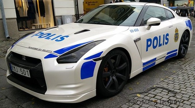 Nissan GT-R (2014) - POLIS - Klicka på bilden för att stänga